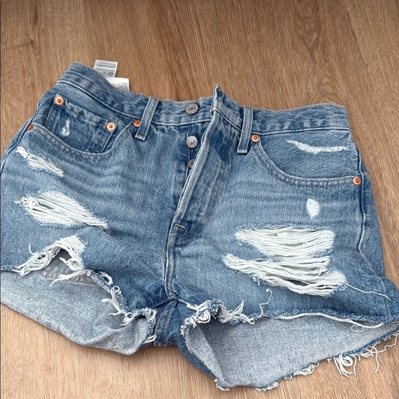 Levi’s Shorts - Picture 2 of 4